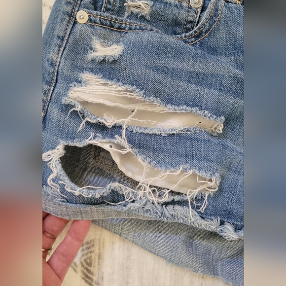 American Eagle Tomgirl distressed shortie jean shorts Size 10 - Picture 14 of 16